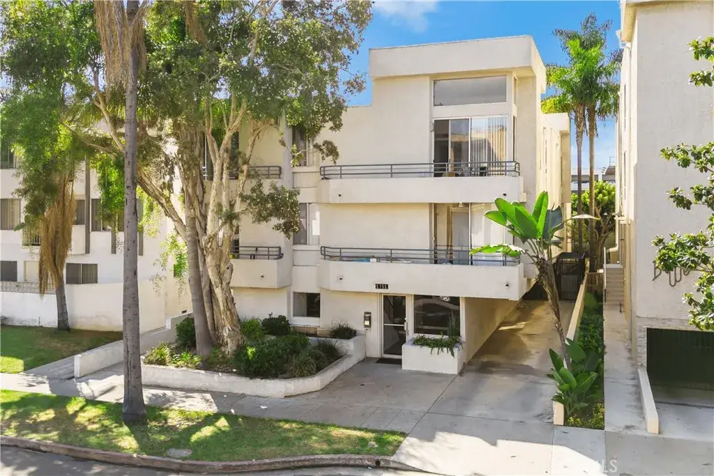 1749 S Bentley Ave, Los Angeles, CA 90025 - Image #1