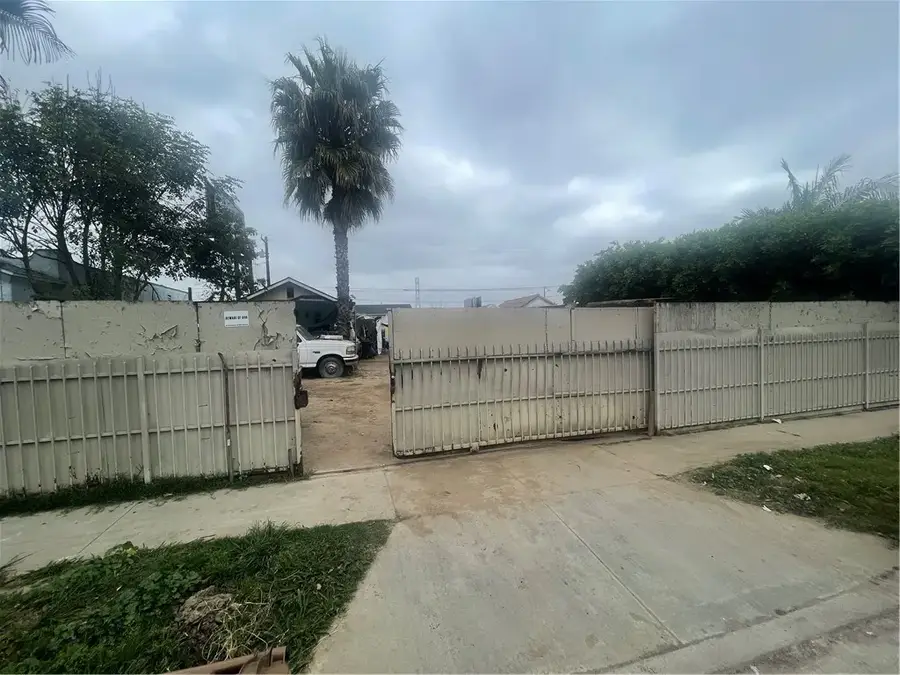 1143 W 101st, Los Angeles, CA 90044 - #3