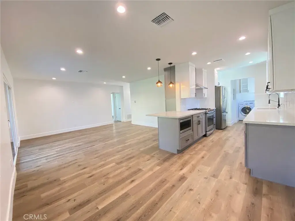 8045 Darby, Reseda, CA 91335 - #1