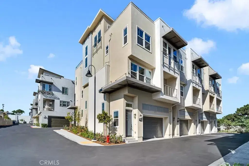 582 E Imperial, El Segundo, CA 90245 - #1