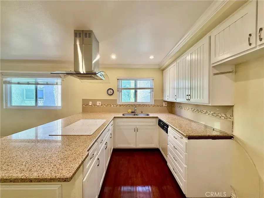 415 2nd, Hermosa Beach, CA 90254 - #2