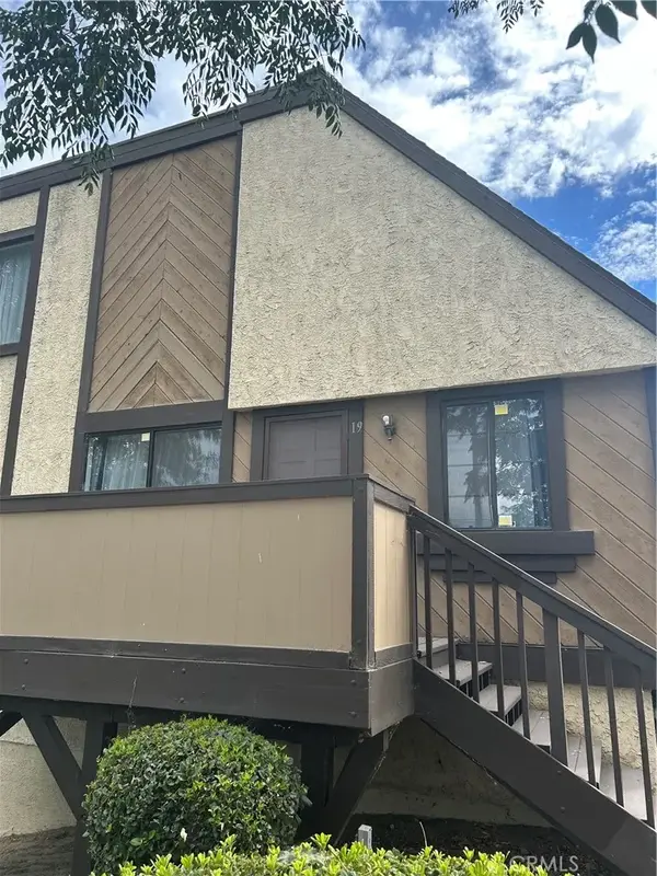 11300 Foothill Boulevard #19, Sylmar, CA 91342