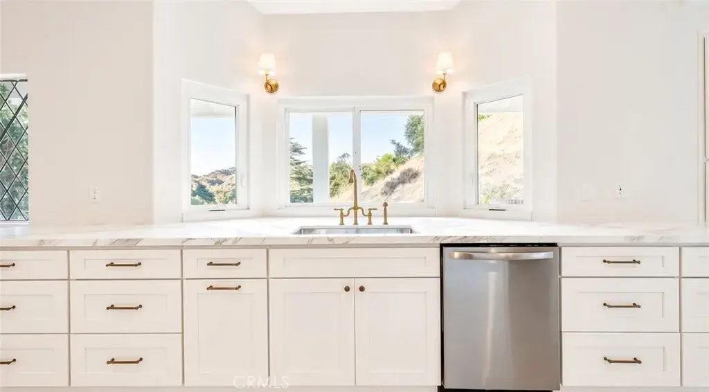 15604 Saddleback, Canyon Country, CA 91387 - #1