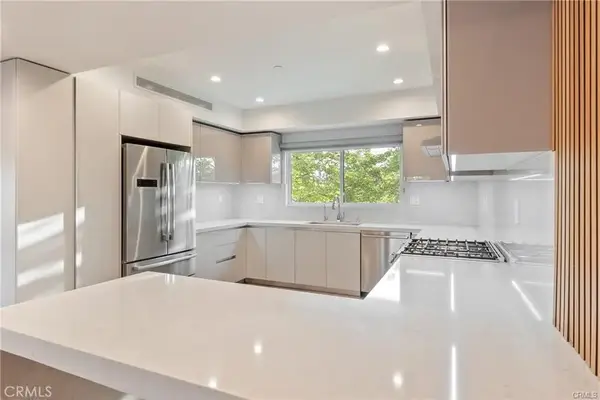 14157 Tiara Street #101, Sherman Oaks, CA 91401