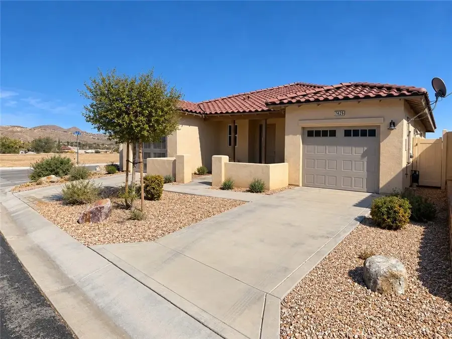 7426 Del Rio Vista, Yucca Valley, CA 92284 - #2