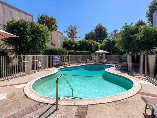 15223 Magnolia Boulevard #B, Sherman Oaks, CA 91403