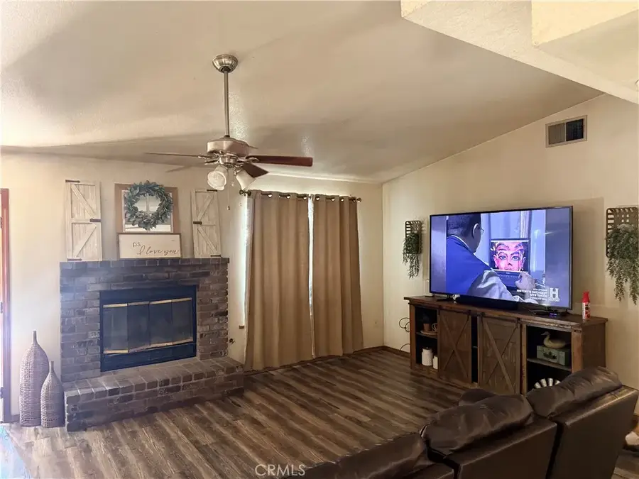 851 N Crenshaw, Visalia, CA 93291 - #3