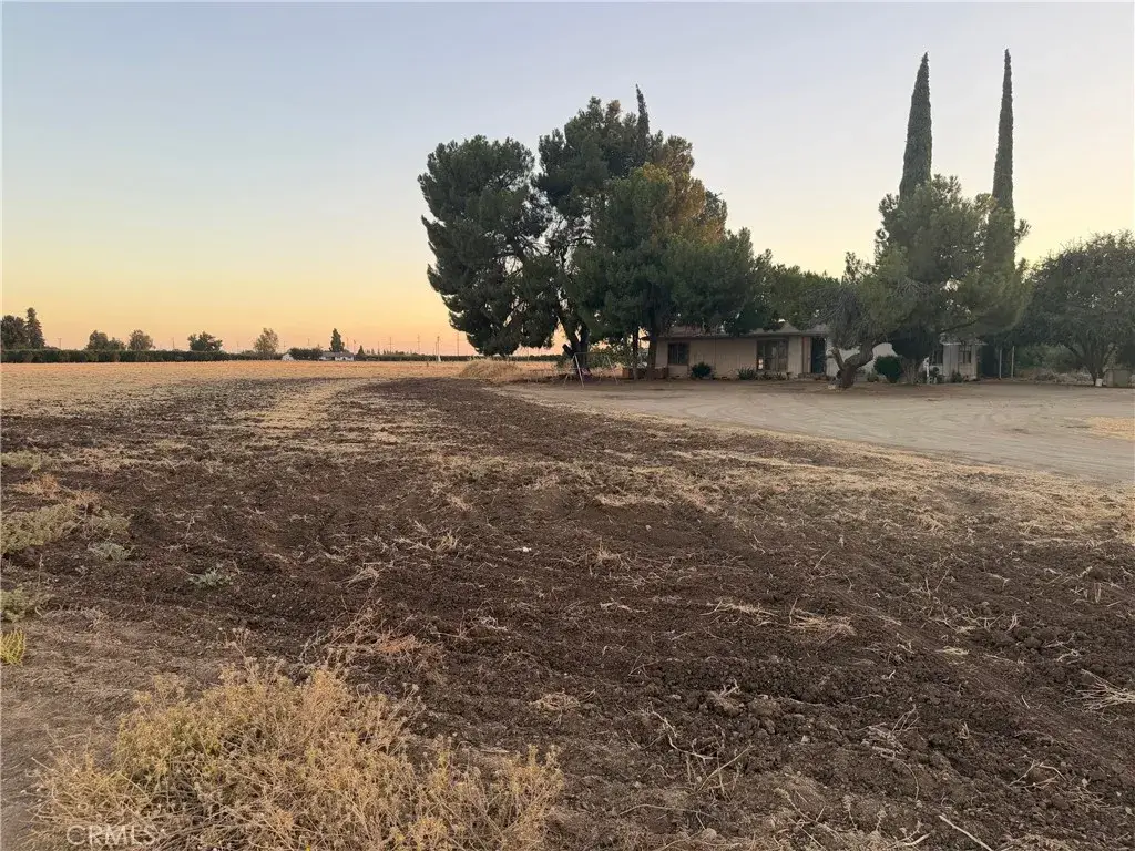 915 S Strathmore, Lindsay, CA 93247 - #1
