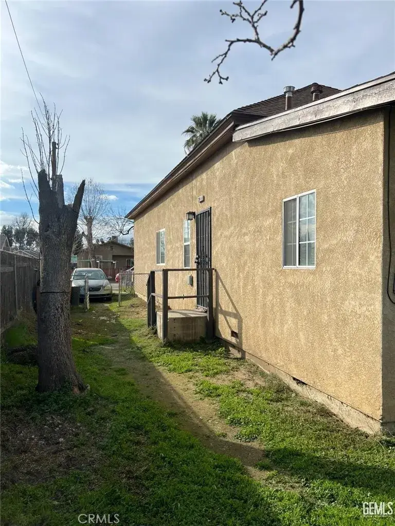 230 Eye Street, Bakersfield, CA 93304 - #2