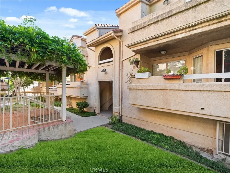 19810 Sandpiper Place #22, Newhall, CA 91321 - Image #2