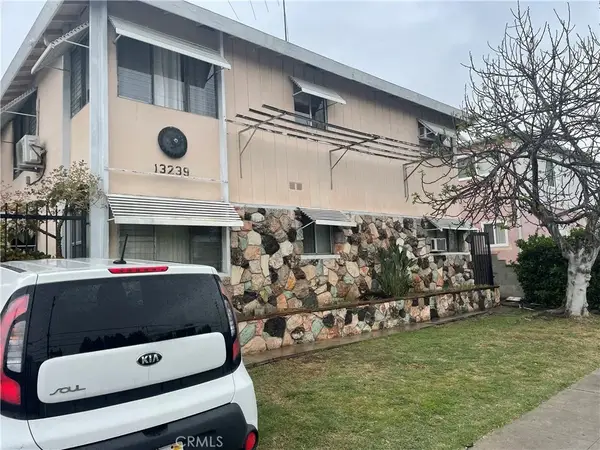 13239 Oxnard Street, Van Nuys, CA 91401