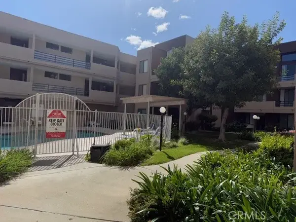 7826 Topanga #213, Canoga Park, CA 91304