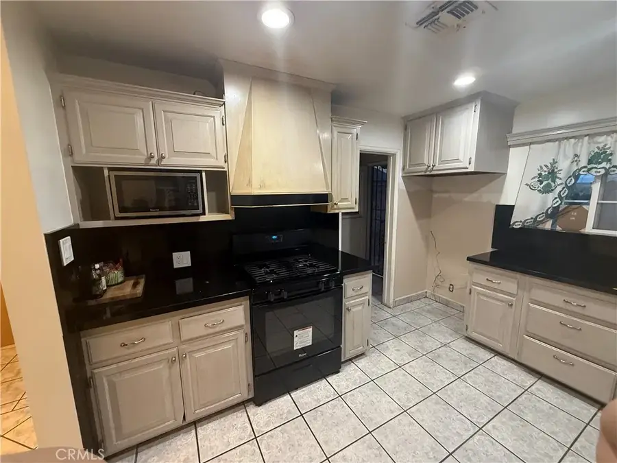 6843 Vantage Avenue, North Hollywood, CA 91605 - Image #3