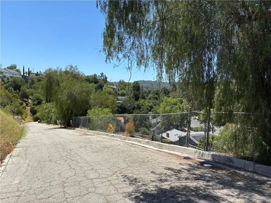 21115 Lopez, Woodland Hills, CA 91364 - Image #3