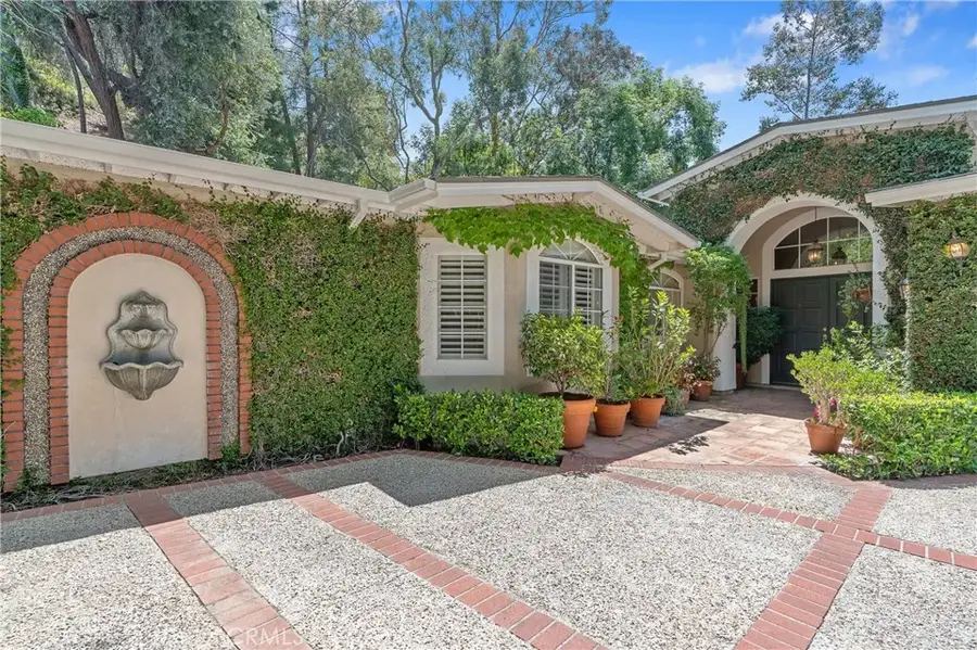 3818 Hayvenhurst Avenue, Encino, CA 91436 - Image #3