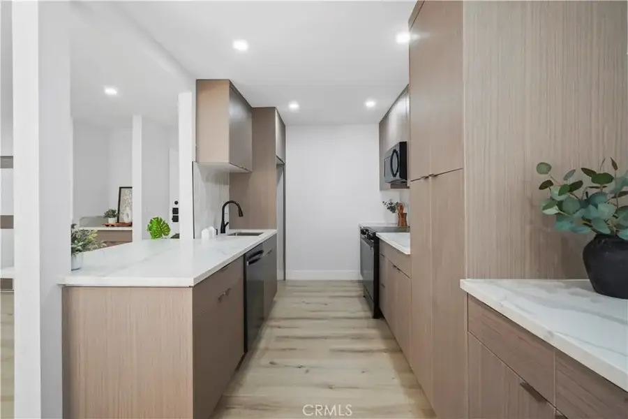 1730 Camino Palmero Street #316, Los Angeles, CA 90046 - Image #3