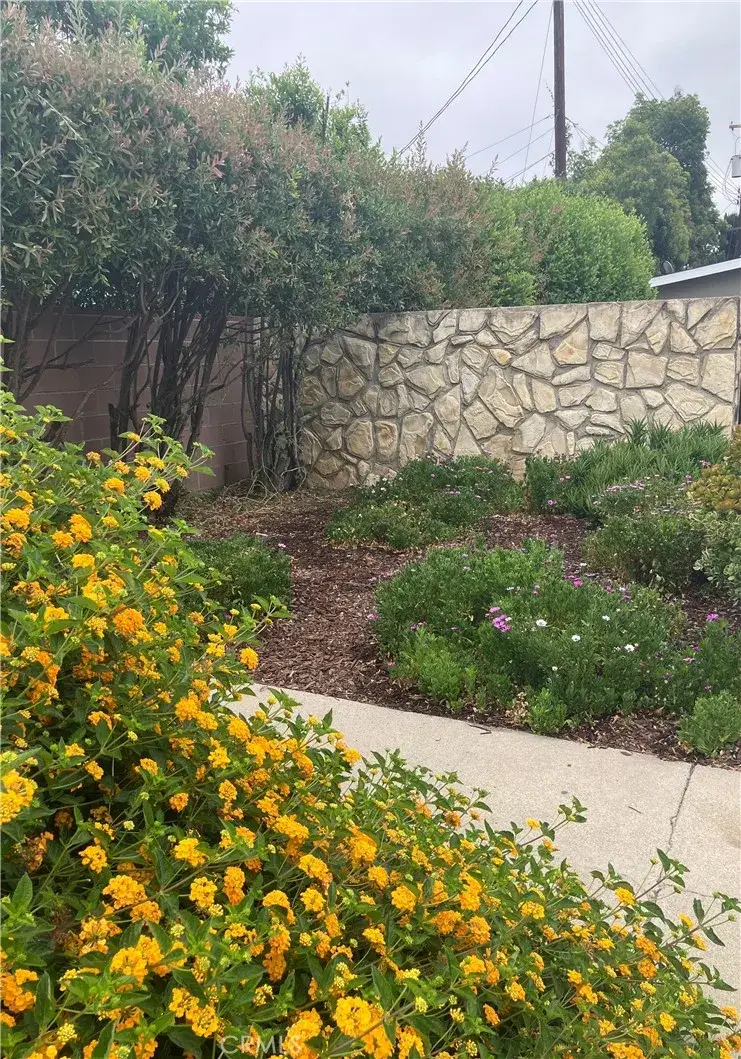 6914 Andasol Avenue, Lake Balboa, CA 91406 - Image #2