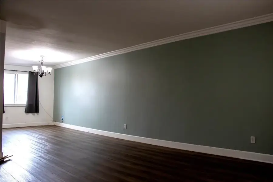 7045 Woodley Avenue #124, Lake Balboa, CA 91406 - Image #2