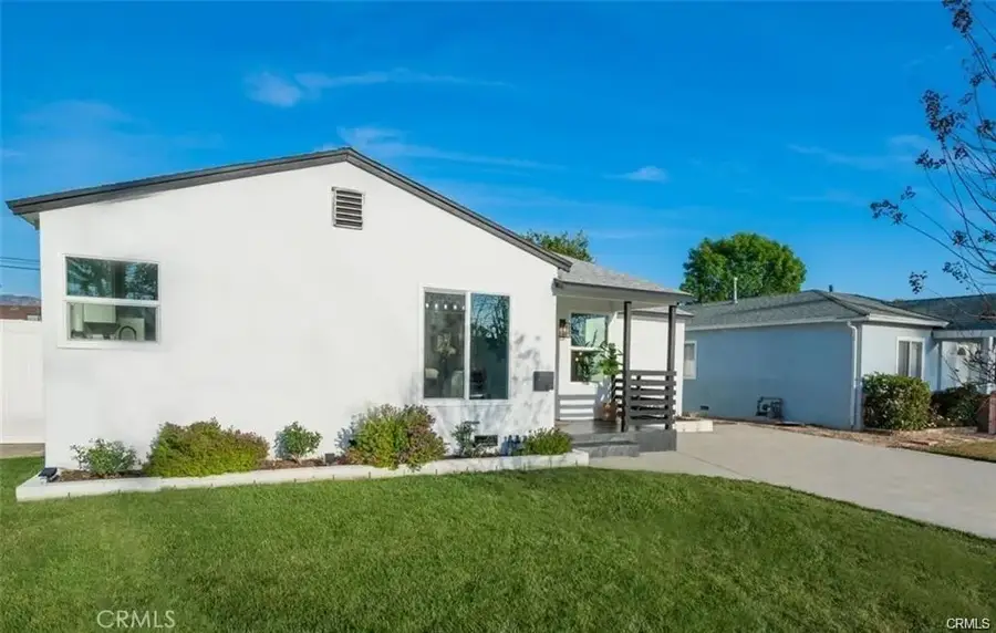 1484 N Clybourn Avenue, Burbank, CA 91505 - Image #2