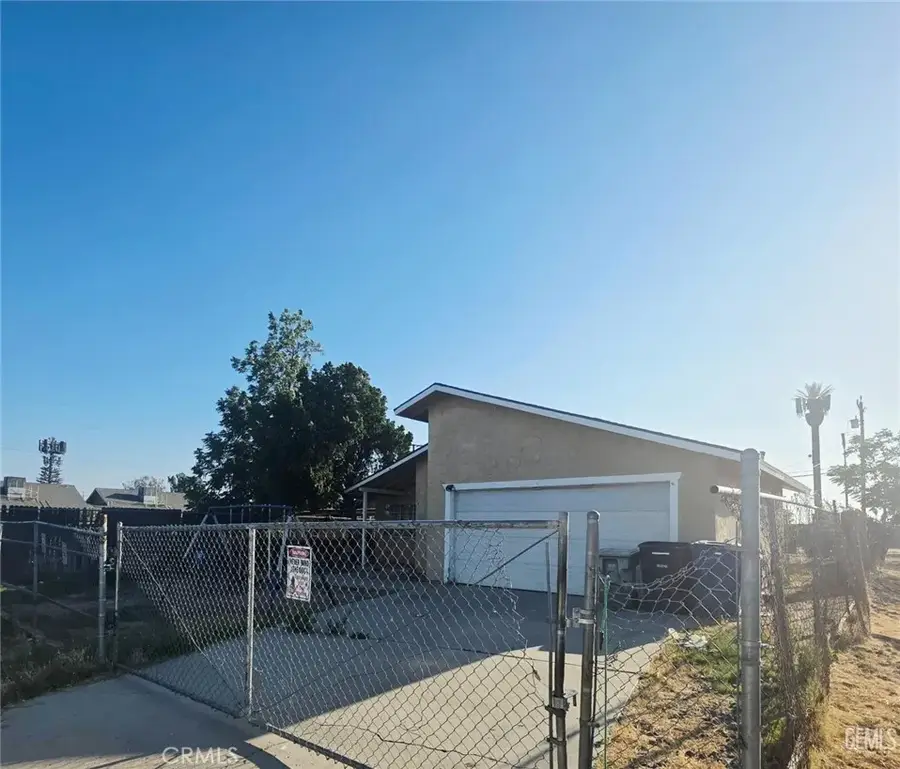 506 S Haley Street, Bakersfield, CA 93307 - #2
