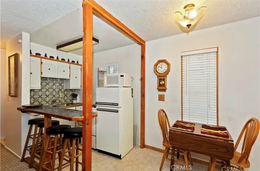 370 Victoria Lane, Sugarloaf, CA 92386 - Image #2