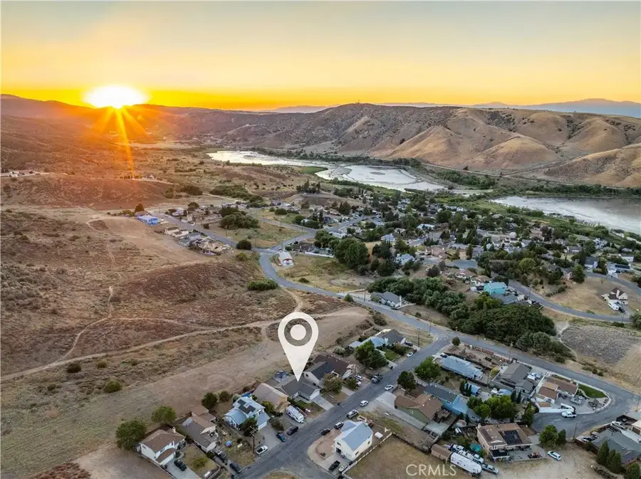 42635 Pinecliff Street, Lake Hughes, CA 93532 - Image #3