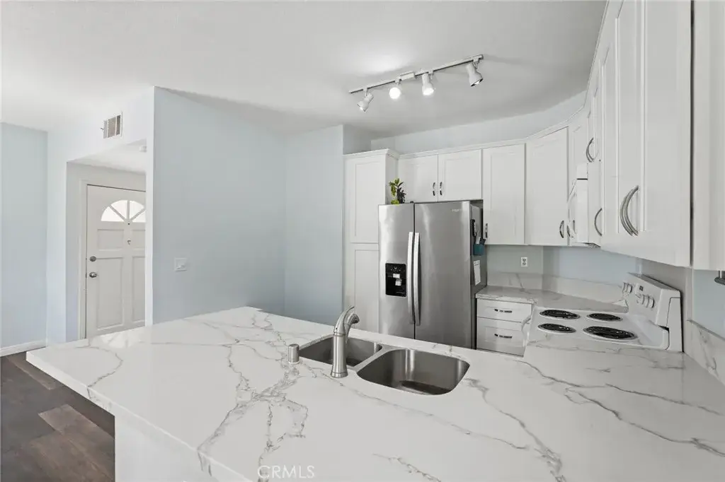 2426 Pleasant Way #E, Thousand Oaks, CA 91362 - Image #1