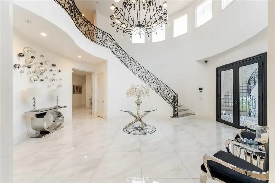 5633 Newcastle Ln, Calabasas, CA 91302 - #3