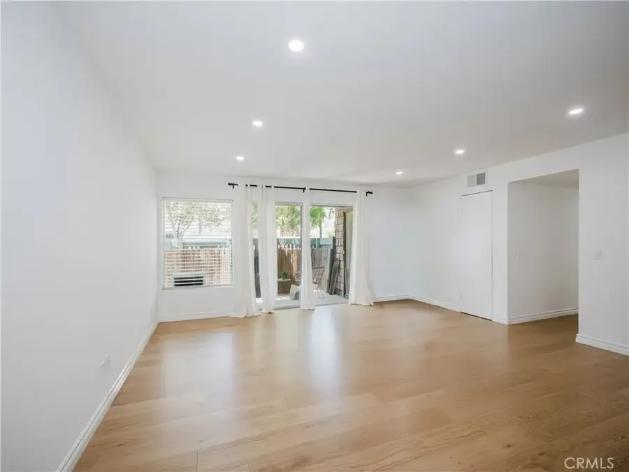 5700 Etiwanda Avenue #102, Tarzana, CA 91356 - Image #3