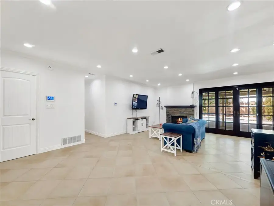 9527 Oso Avenue, Chatsworth, CA 91311 - Image #2