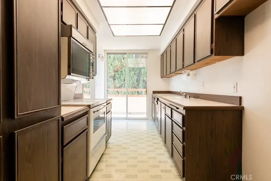 14530 Benefit Street #205, Sherman Oaks, CA 91403 - Image #2