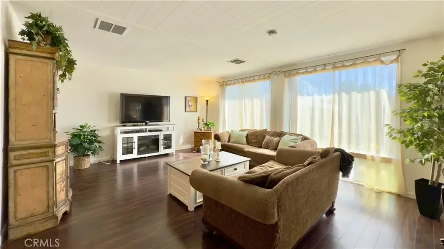 20652 Lassen Street, Chatsworth, CA 91331 - Image #3