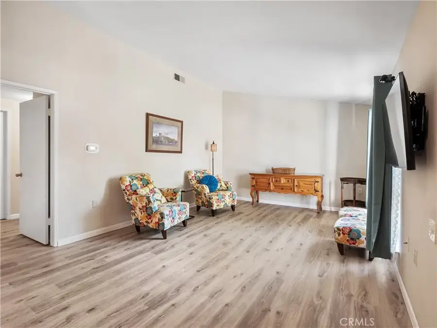 19126 Avenue Of The Oaks #C, Newhall, CA 91321 - Image #3