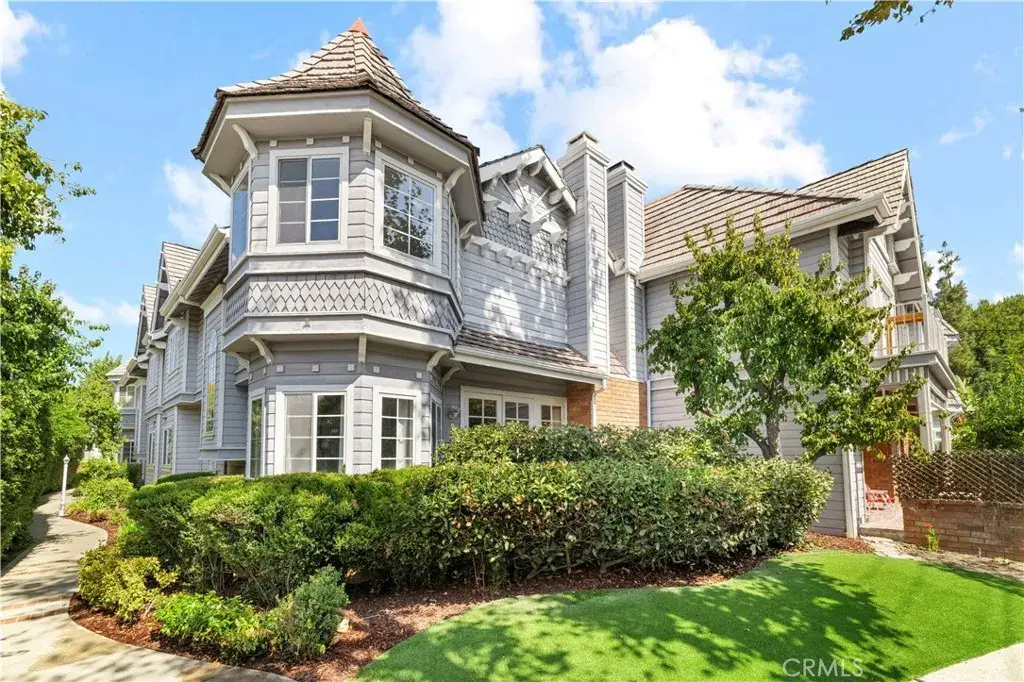 18135 Burbank Boulevard #3, Tarzana, CA 91356 - #1