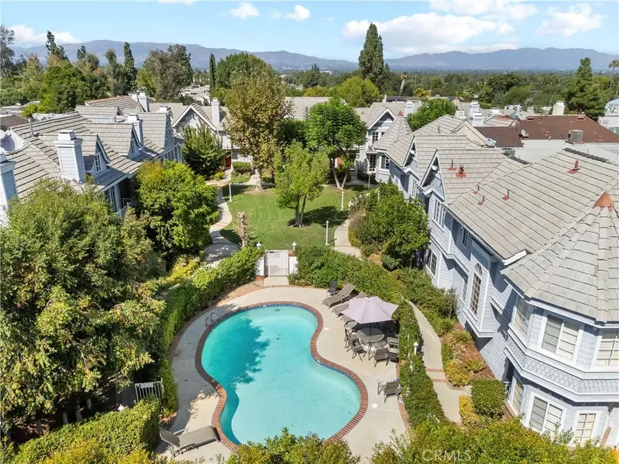 18135 Burbank Boulevard #3, Tarzana, CA 91356 - #2