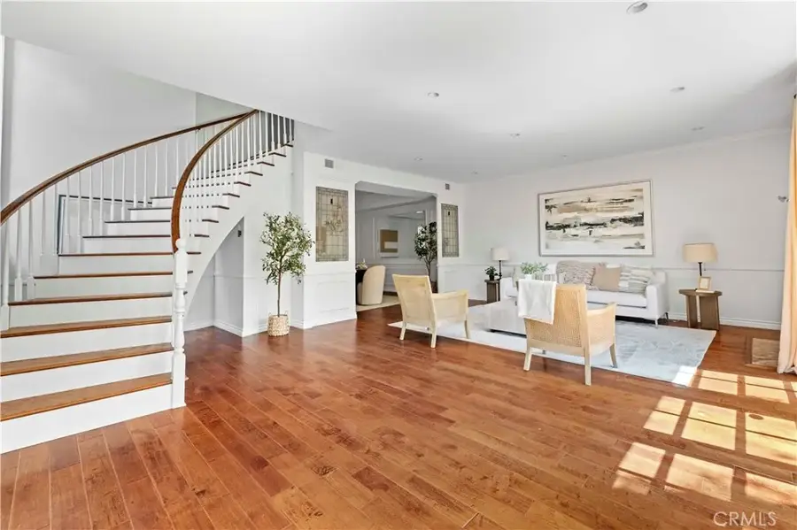 18135 Burbank Boulevard #3, Tarzana, CA 91356 - #3