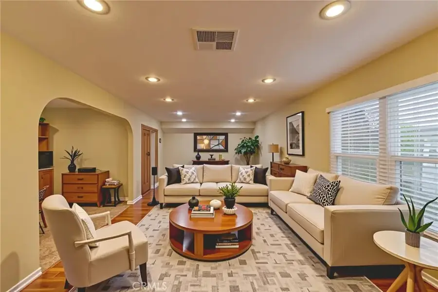 10049 Langdon, San Fernando Valley, CA 91345 - Image #2