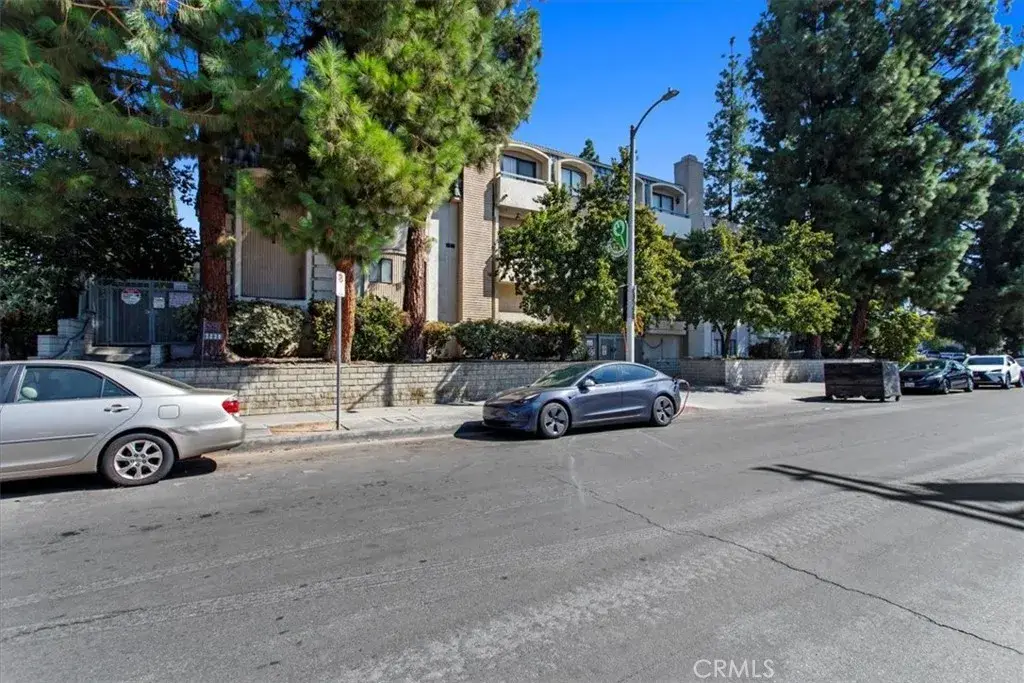 7230 Kelvin Avenue #6, Winnetka, CA 91306 - Image #1