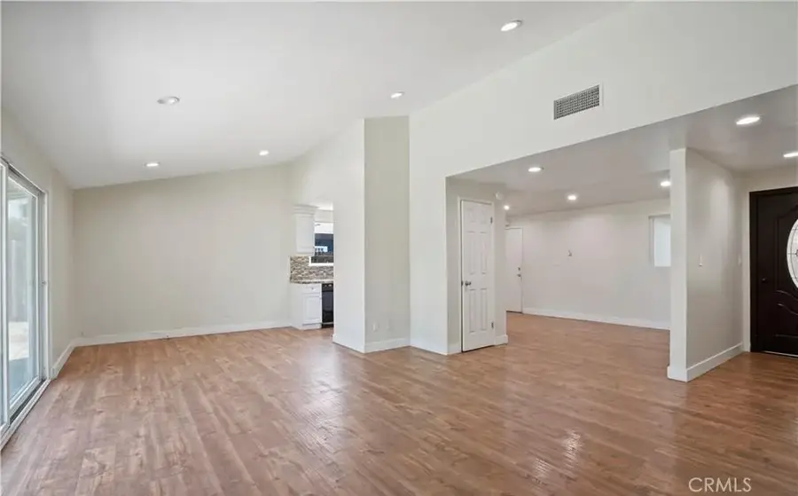 20617 Schoenborn, Winnetka, CA 91306 - Image #2