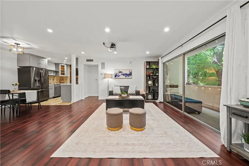 5215 Balboa Boulevard #203, Encino, CA 91316 - Image #1