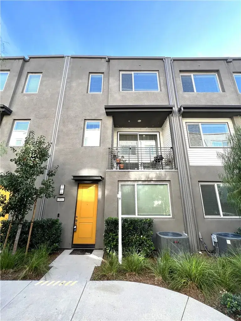 18447 W Mural, Northridge, CA 91325 - Image #2