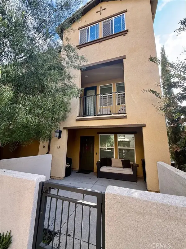 1570 W 1st Street #13, Santa Ana, CA 92703