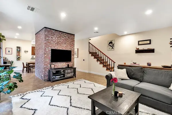 4444 Moorpark Way #201, Toluca Lake, CA 91602