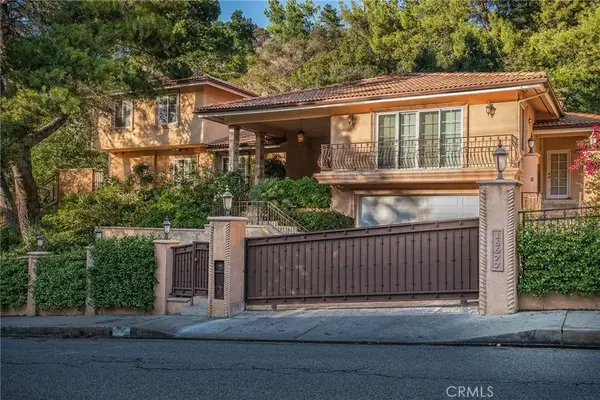 16677 Calneva Drive, Encino, CA 91436