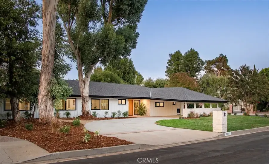 17601 Mccormick Street, Encino, CA 91316 - Image #2