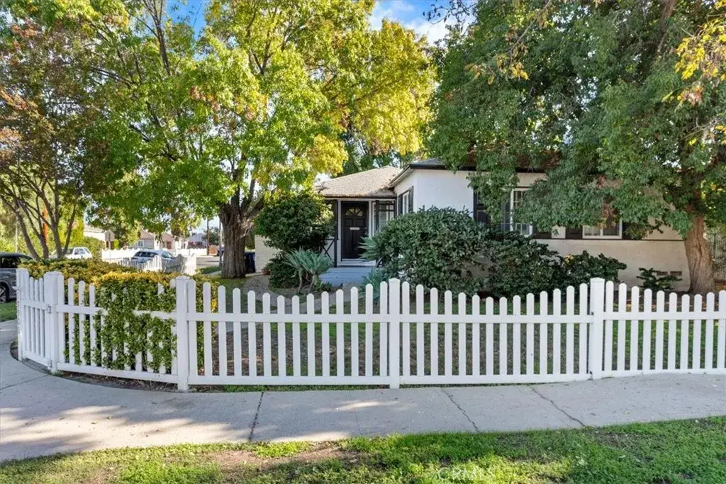 17900 Hatteras St, Encino, CA 91316 - Image #1