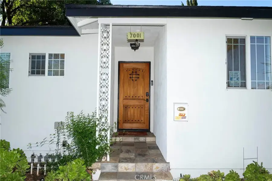 7001 Jellico Avenue, Lake Balboa, CA 91406 - Image #3