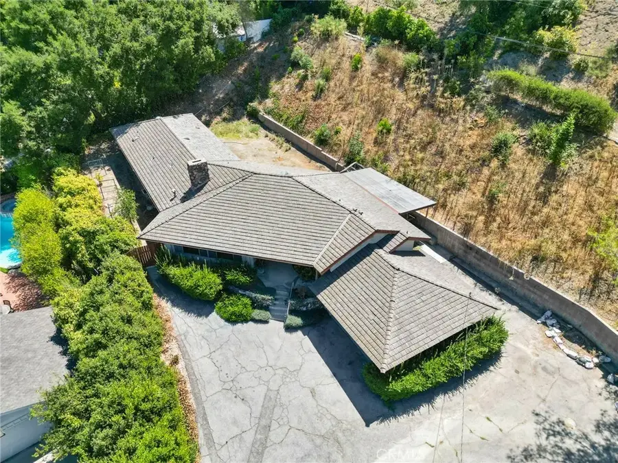 4067 Hayvenhurst Drive, Encino, CA 91436 - Image #2