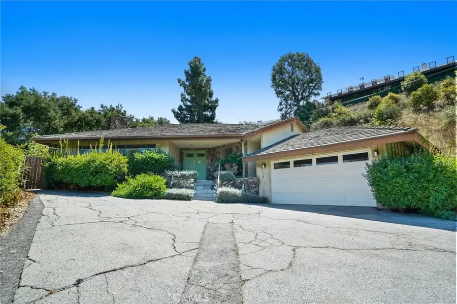 4067 Hayvenhurst Drive, Encino, CA 91436 - Image #3