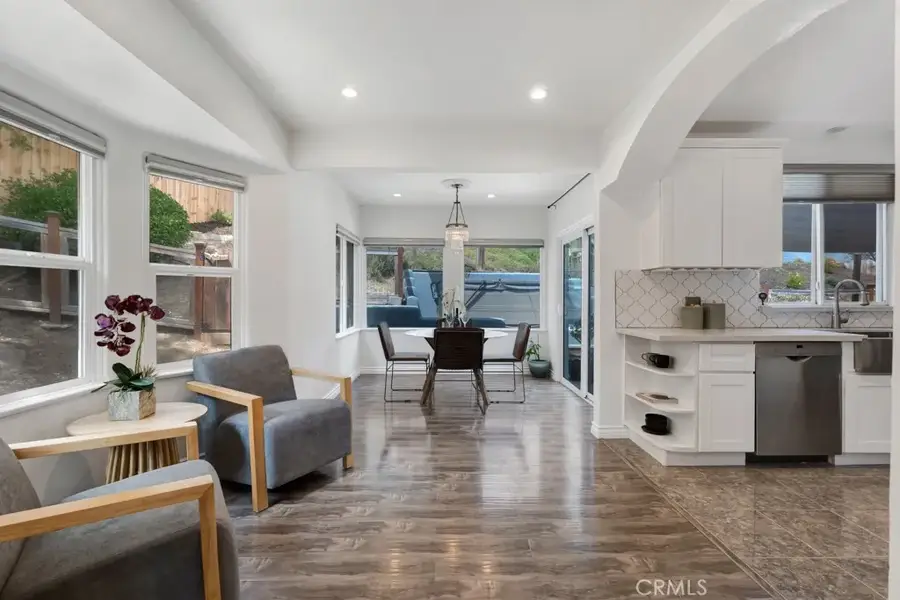 19419 Oxnard Street, Tarzana, CA 91356 - Image #2